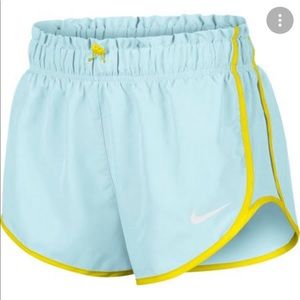 Nike Women's Icon Clash Tempo Running Shorts, Glacier Ice, Medium